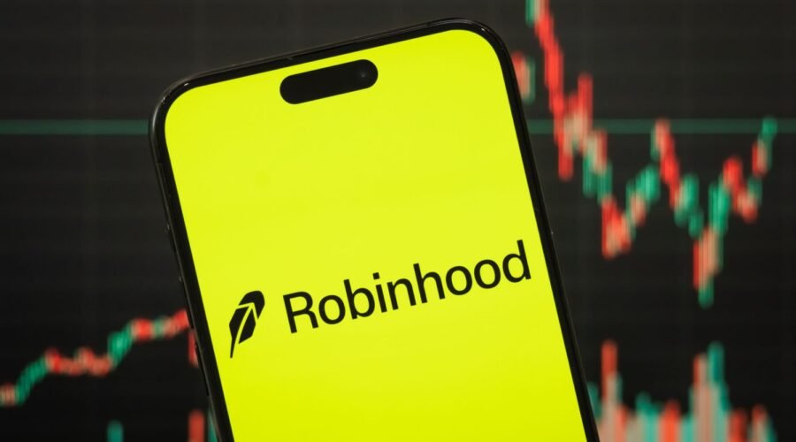 Arbitrum jumps 19% benefitting from Robinhood’s $568 million onchain trading frenzy