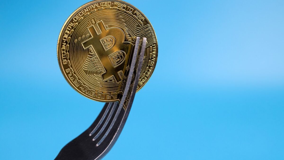Bitcoin’s Anti-Spam Fork Split Off on Saturday and Stalled Within Hours