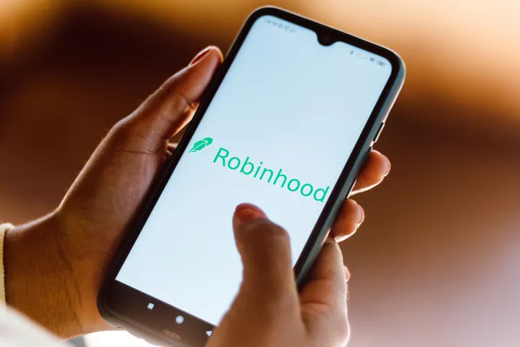 Robinhood Chain Fee Revenue Sinks as Transactions Dip Just 6%