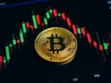 Bitcoin ETFs Lose $729M in Two Days as Price Bounces to $82,800
